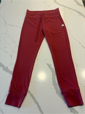 Vuori Daily Drawstring Leggings ~ Large ~ Deep Rose